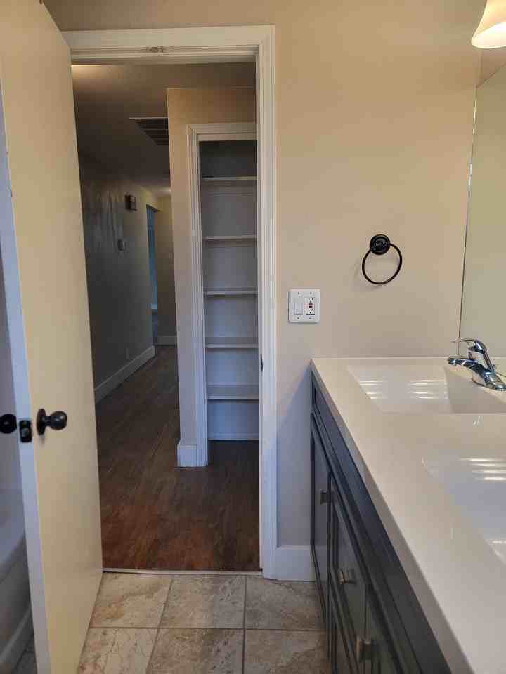 8490 Se - Photo 3 of 41
