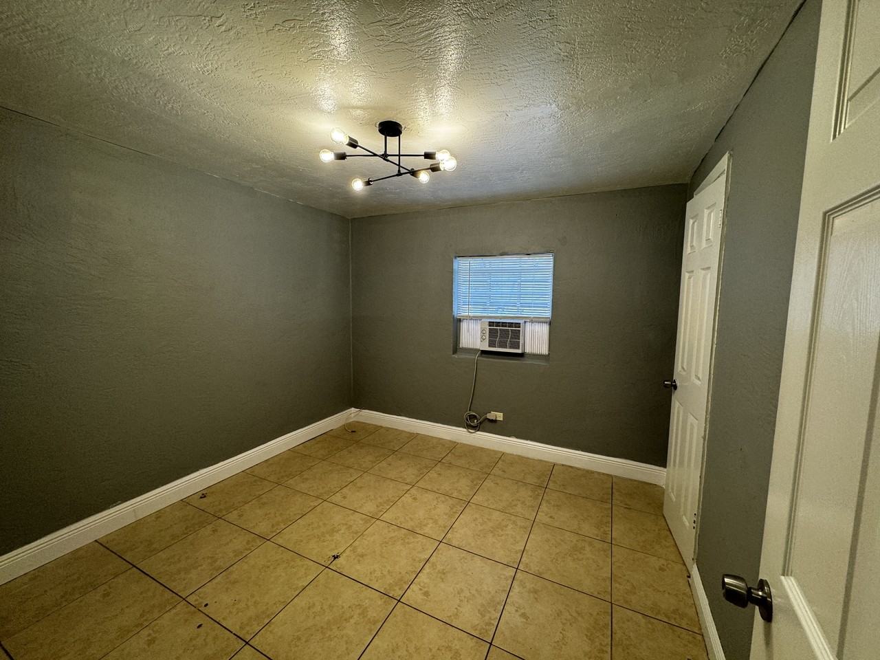 4017 Sw 24th St #3 - Photo 3 of 17