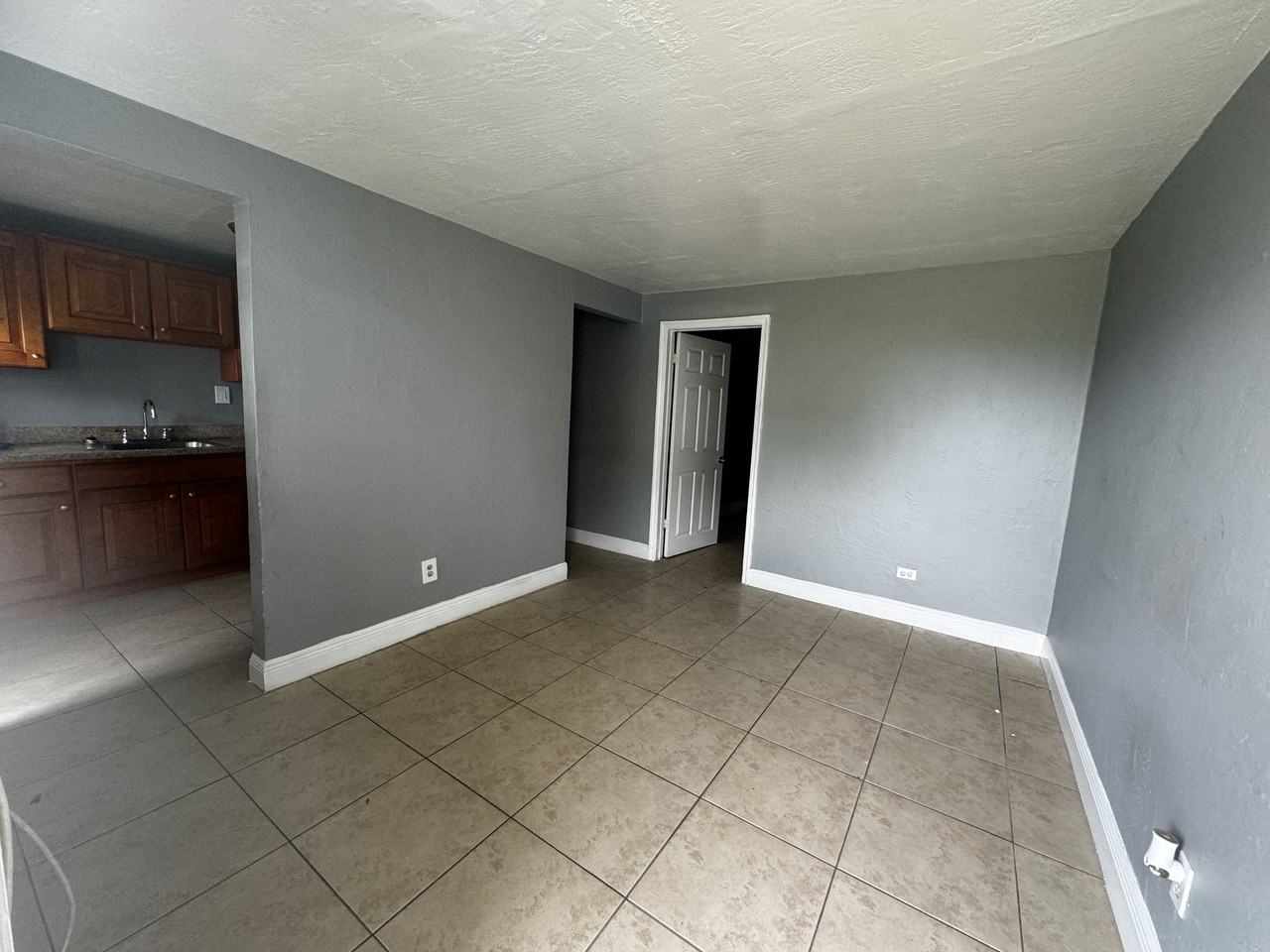 4017 Sw 24th St #3 - Photo 5 of 17