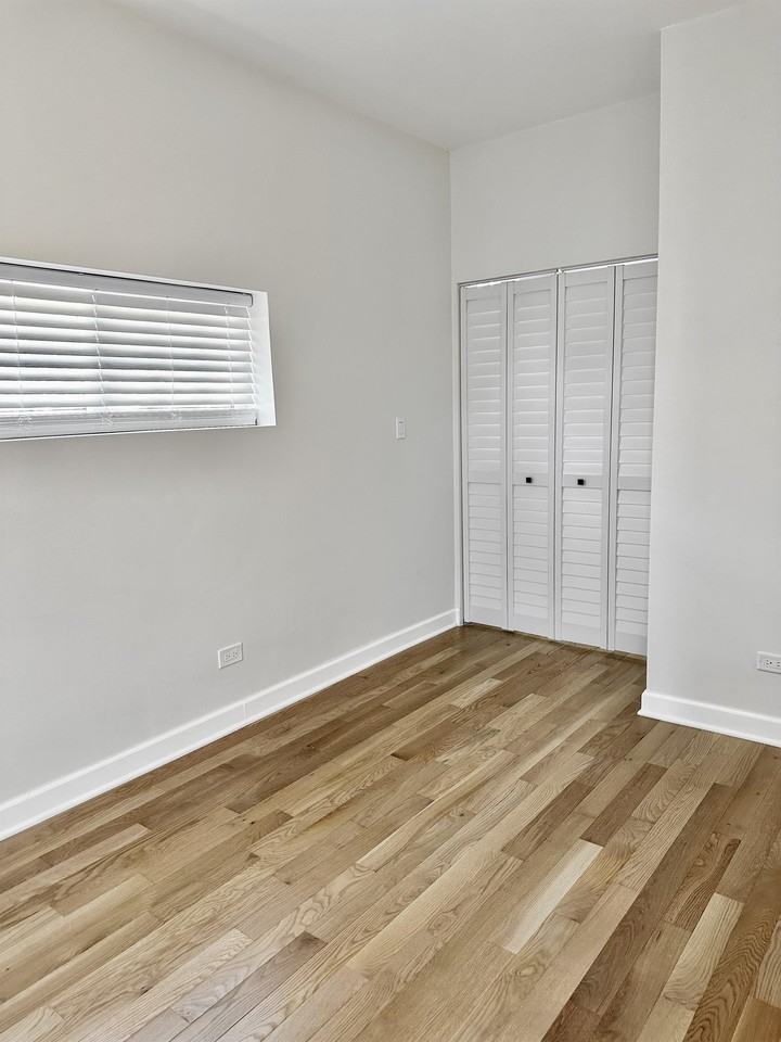 2946 N Rockwell St #3 - Photo 5 of 13
