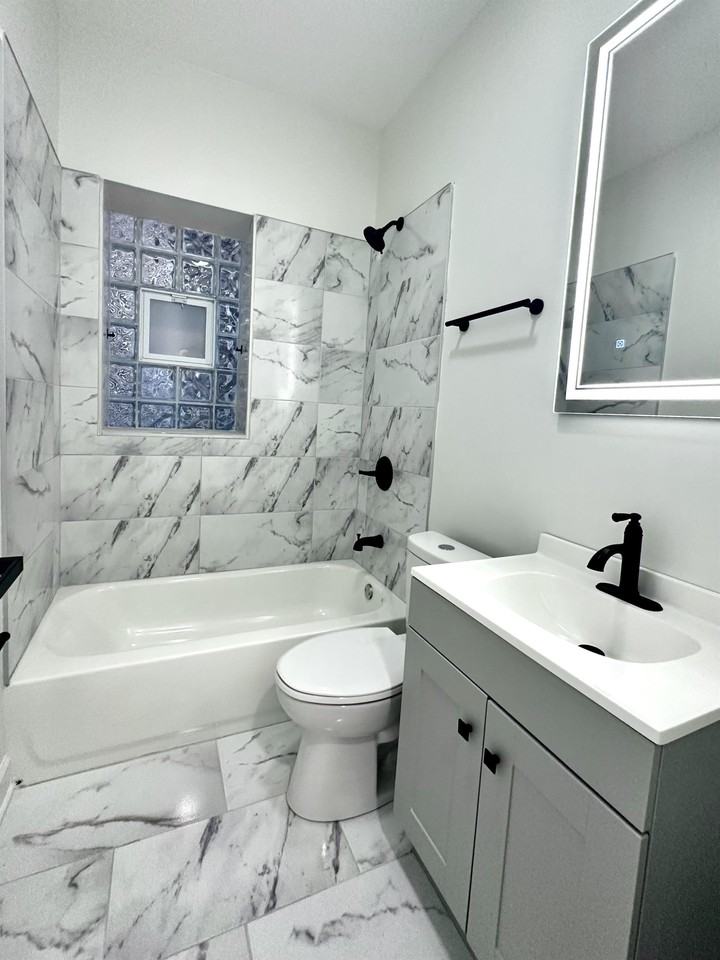 2946 N Rockwell St #3 - Photo 7 of 13