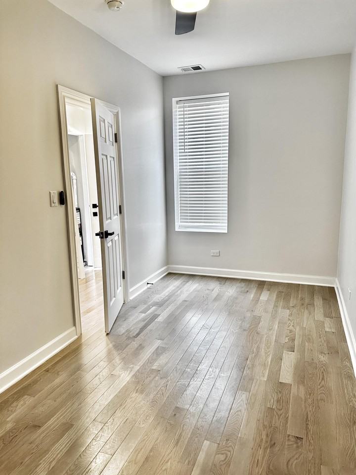 2946 N Rockwell St #3 - Photo 6 of 13