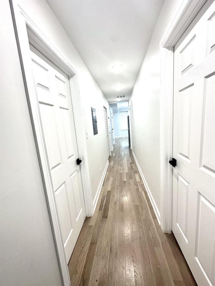 2946 N Rockwell St #3 - Photo 4 of 13