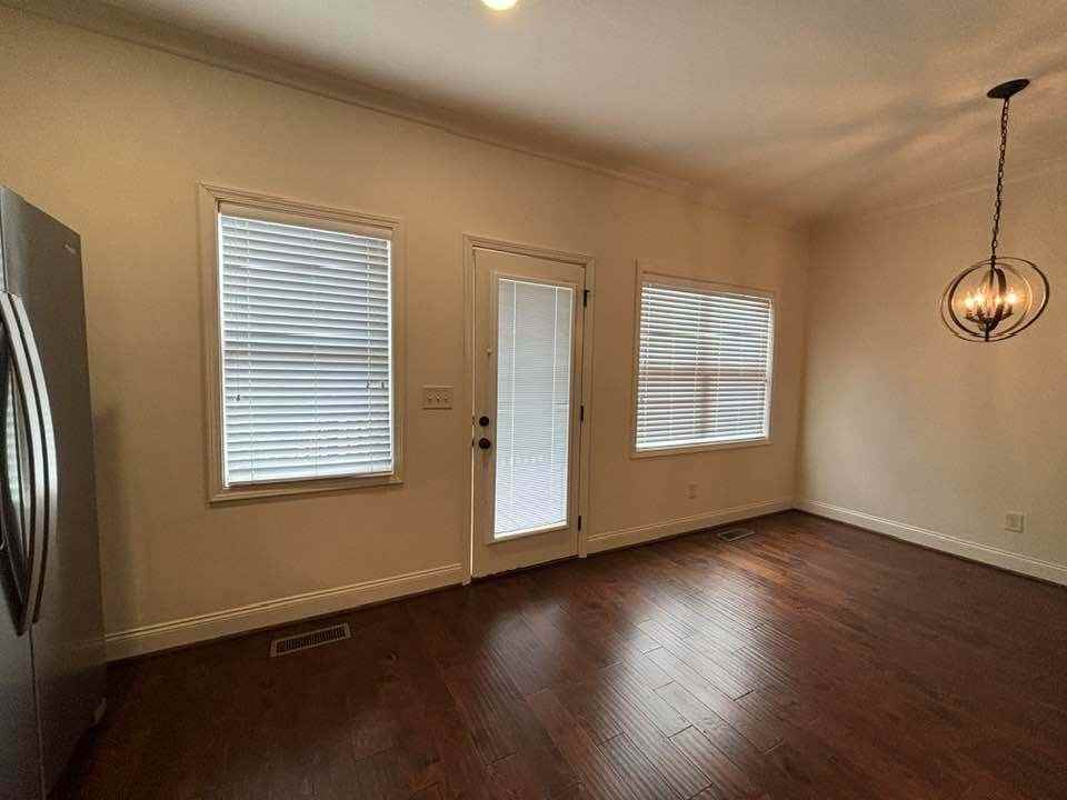 954 Lennox Blvd - Photo 5 of 29