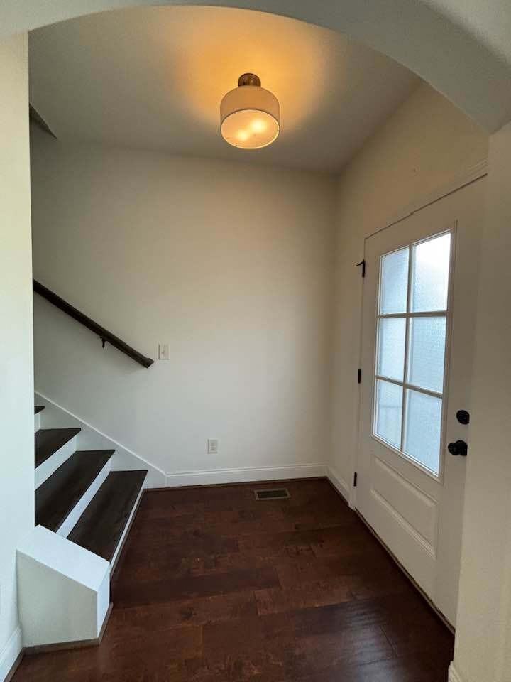 954 Lennox Blvd - Photo 7 of 29
