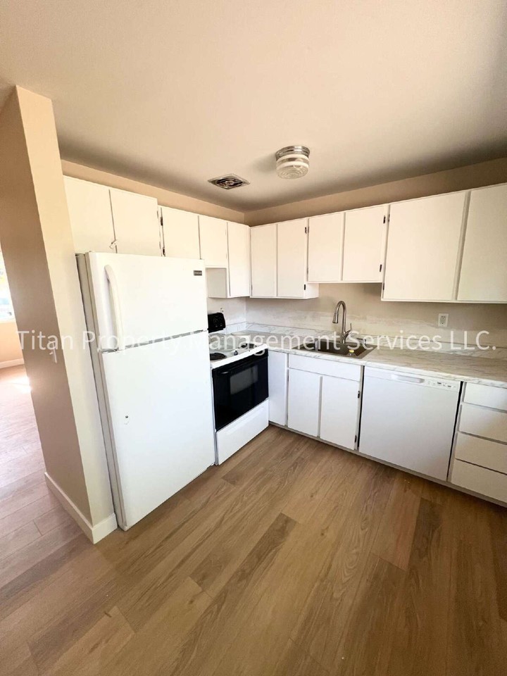1229 Johnson St - Photo 3 of 20