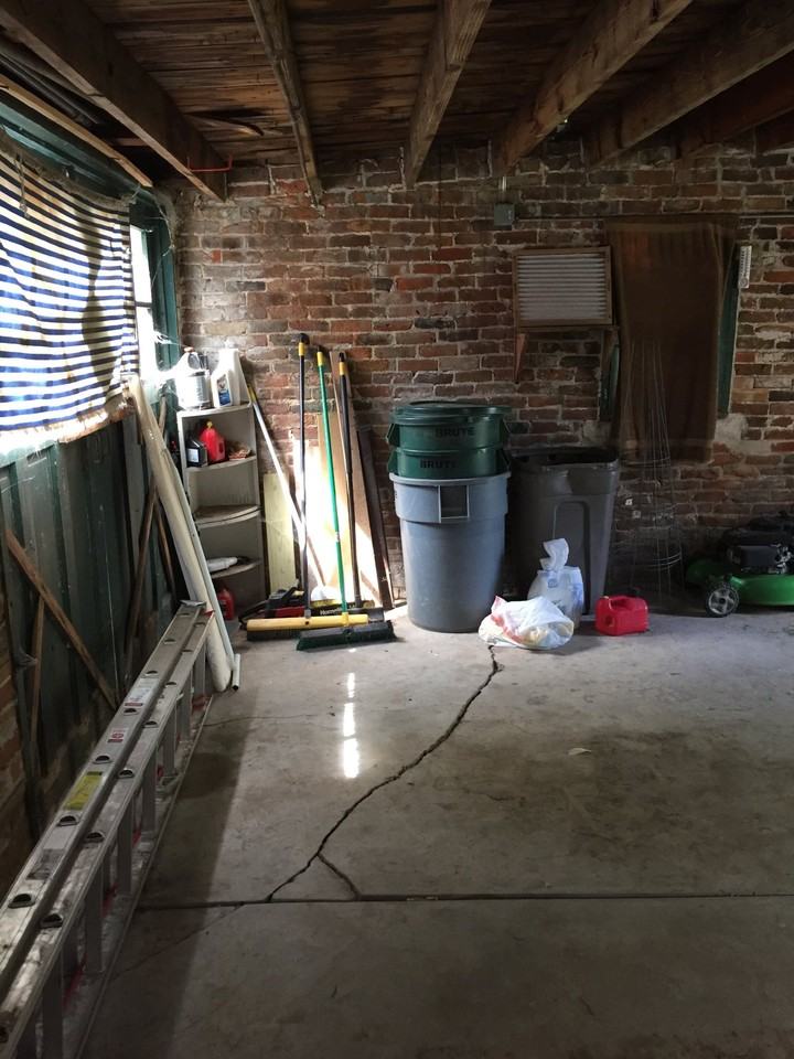 1387 Hudson St - Photo 3 of 24