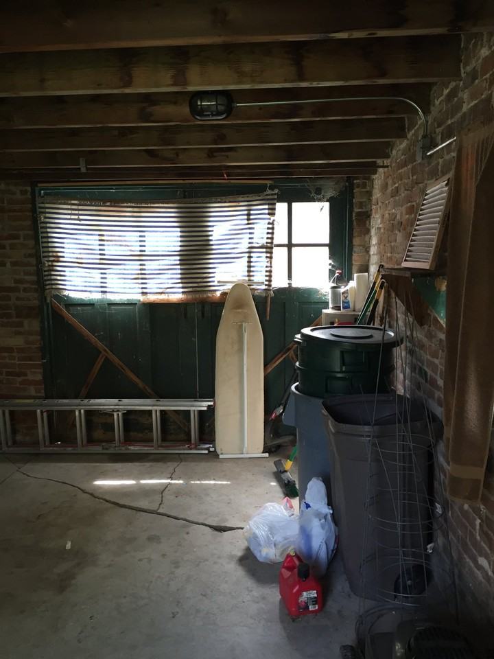 1387 Hudson St - Photo 4 of 24