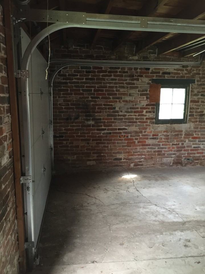 1387 Hudson St - Photo 5 of 24