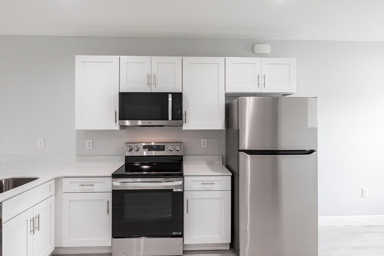 2113 Como St - Photo 6 of 31