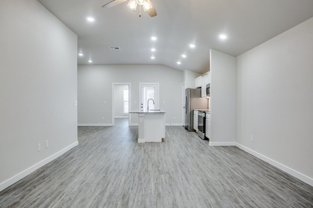 10518 Abbeville Ave - Photo 2 of 19