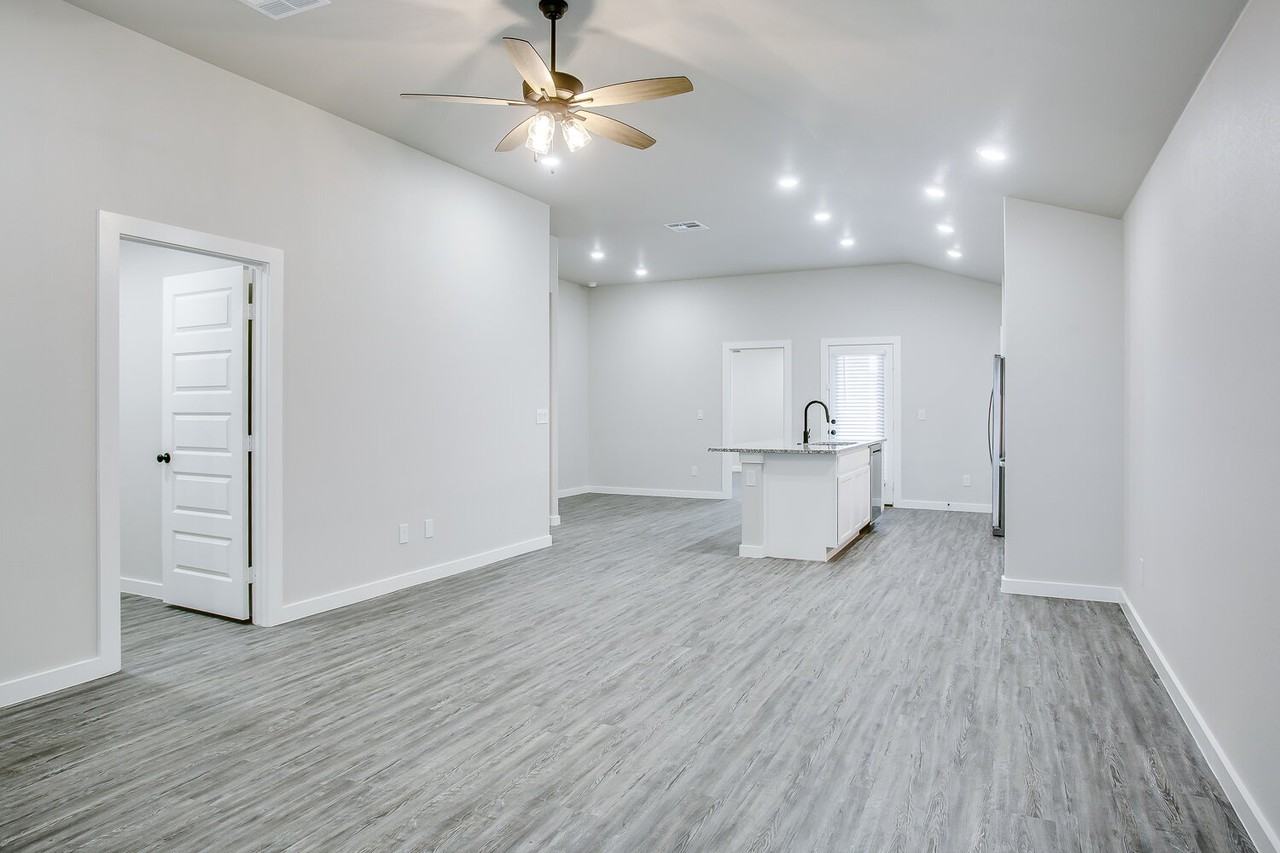 10518 Abbeville Ave - Photo 3 of 19