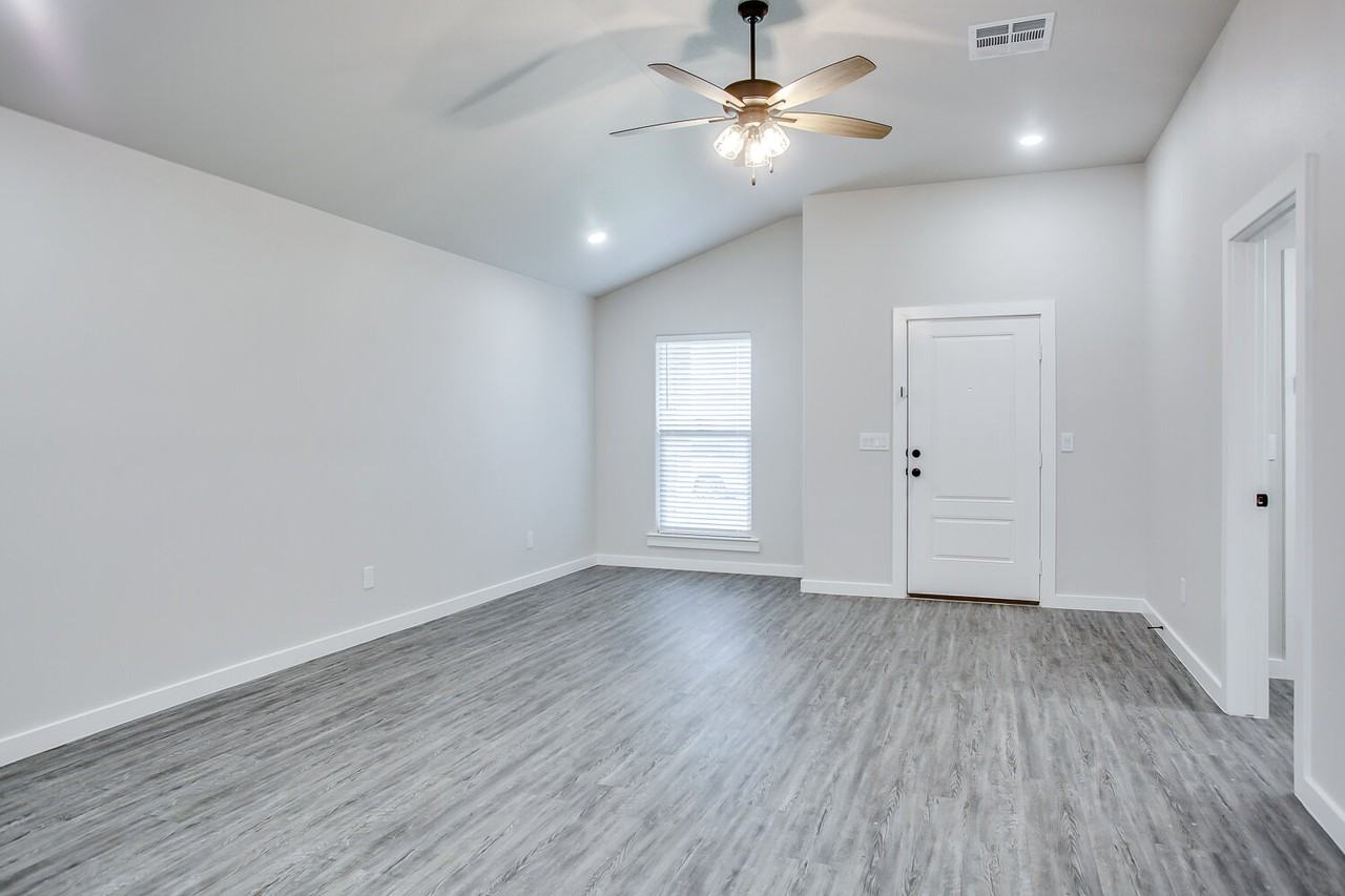 10518 Abbeville Ave - Photo 4 of 19