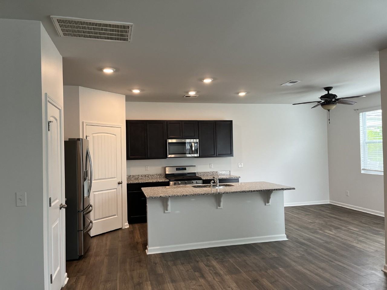 1083 Pepper Stone Dr - Photo 2 of 25