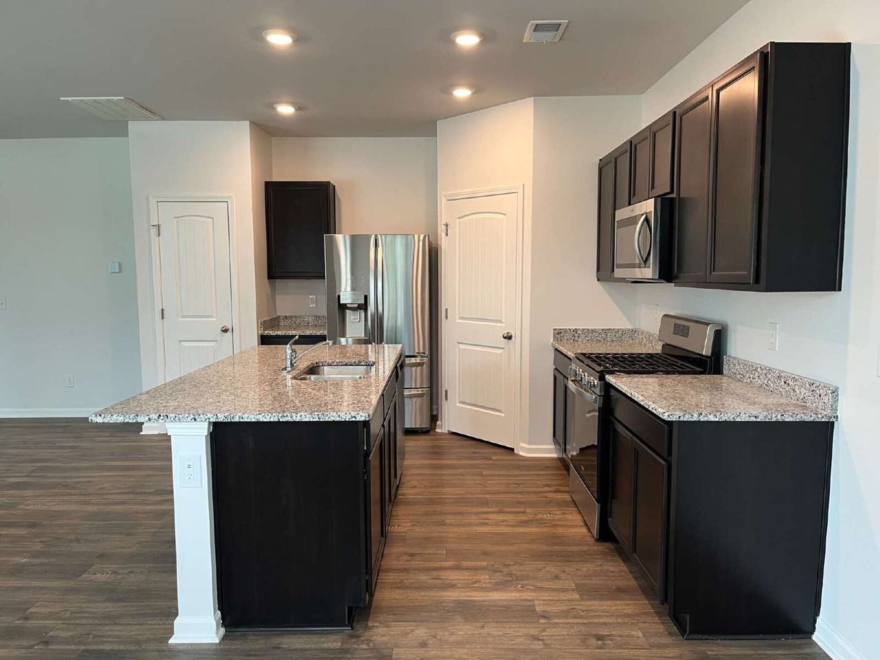 1083 Pepper Stone Dr - Photo 4 of 25
