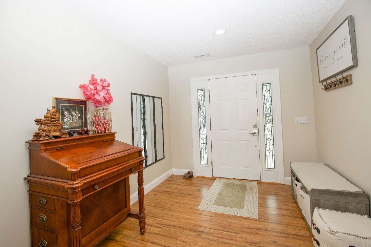 225 Adams Cir - Photo 3 of 40