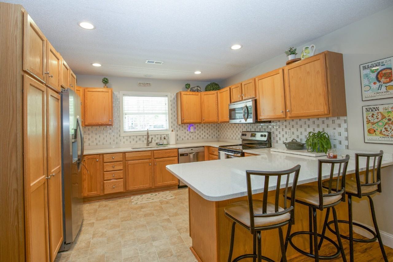 225 Adams Cir - Photo 5 of 40