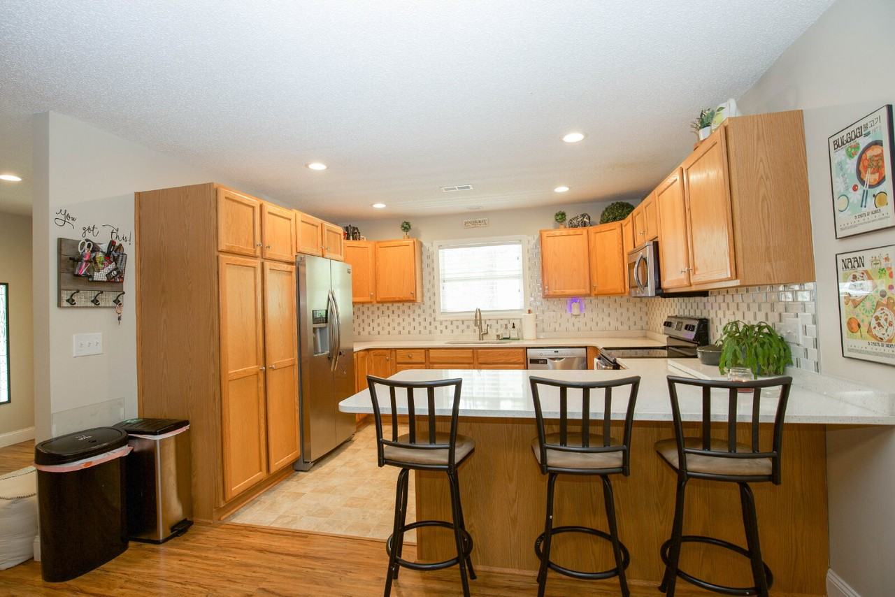 225 Adams Cir - Photo 6 of 40