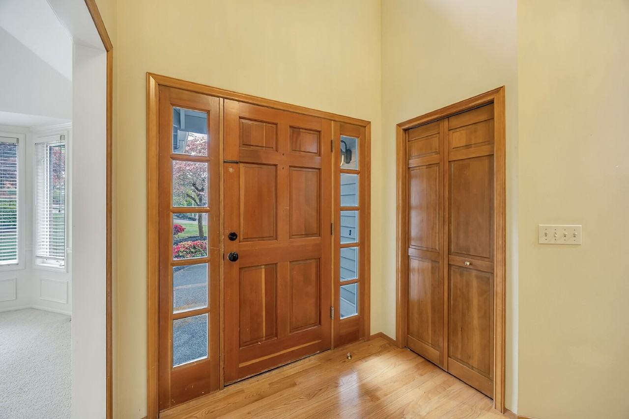 1711 28th St Se - Photo 2 of 26