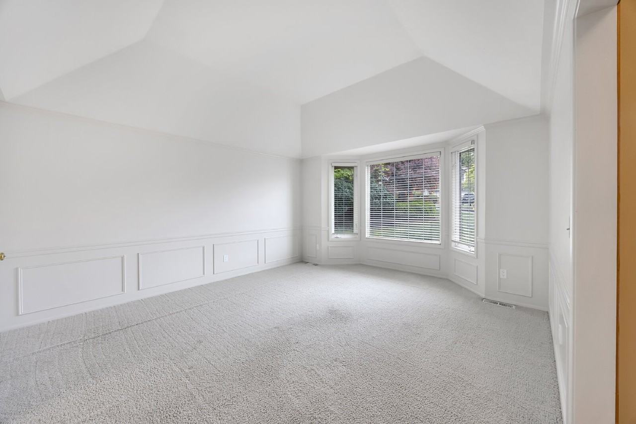 1711 28th St Se - Photo 4 of 26