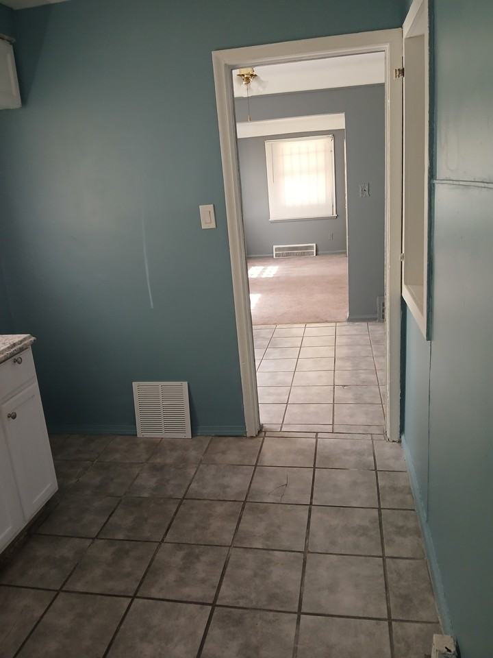 19212 Riopelle St - Photo 3 of 7