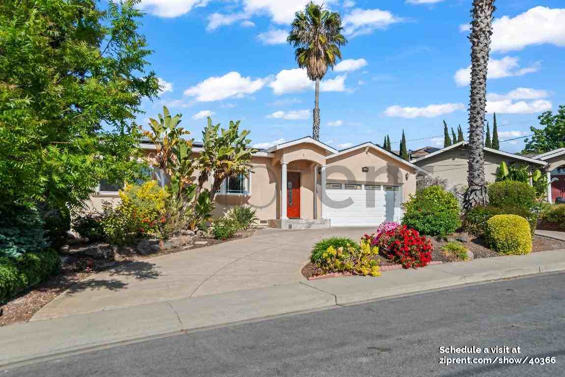 41954 Benbow Dr - Photo 2 of 31