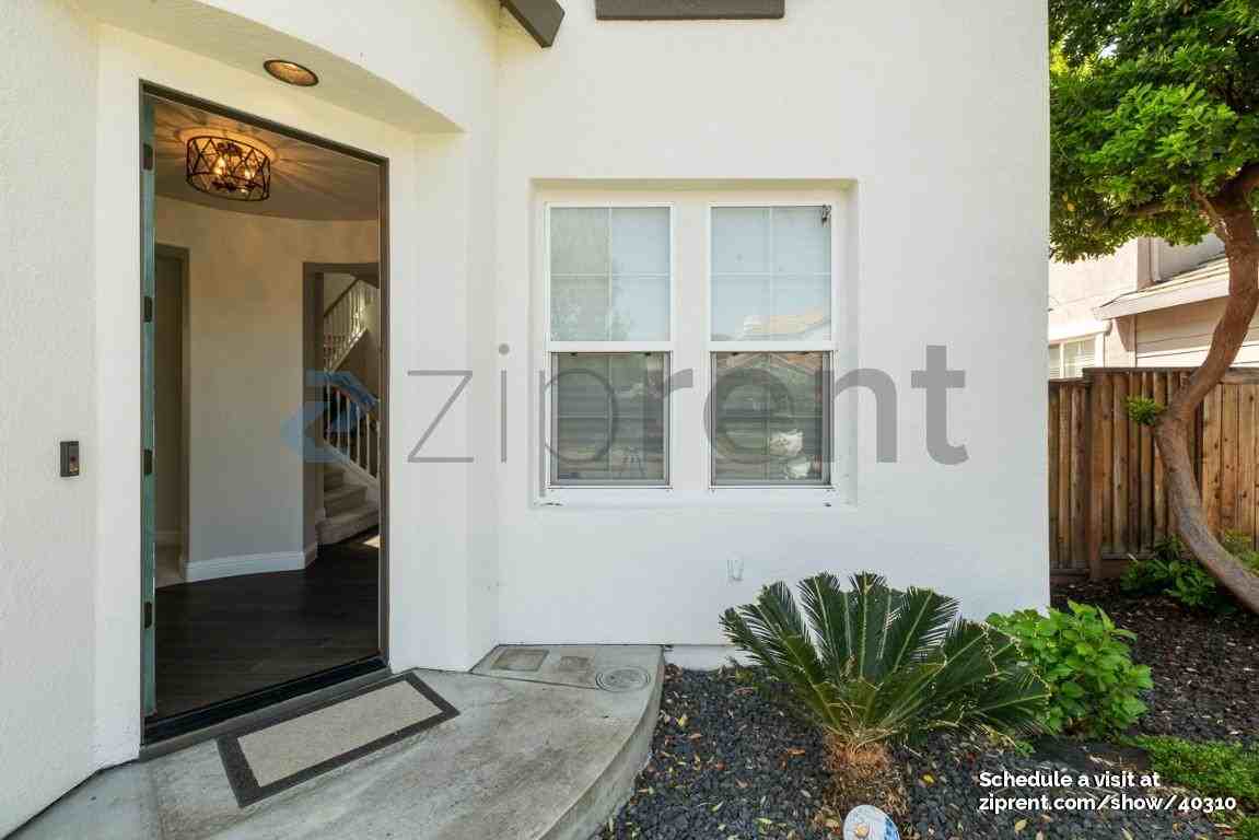 2862 Safford Ave - Photo 6 of 43