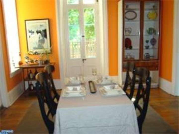 7806 Cresheim Rd - Photo 3 of 12