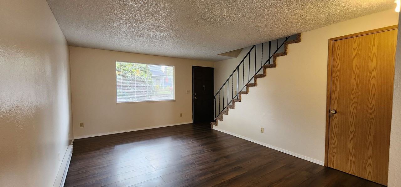 474-Elm Road - Photo 4 of 29