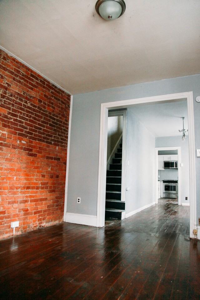 1121 W Maple St #NA - Photo 2 of 12