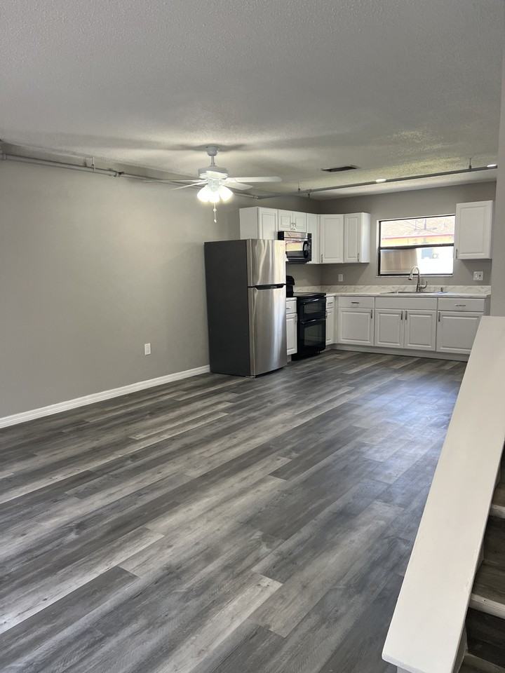 1408 Montana Ave #1408 - Photo 3 of 8