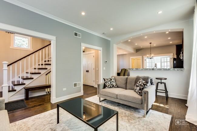 2911 N Seeley Ave #CH - Photo 5 of 24
