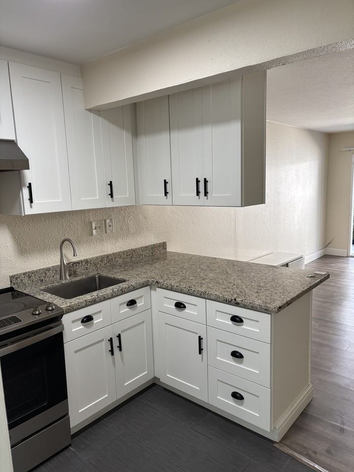 685 Iris Ave #34 - Photo 2 of 10