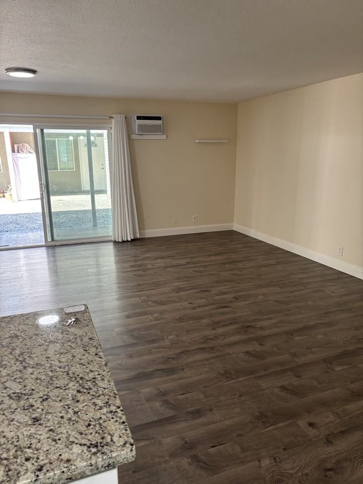 685 Iris Ave #34 - Photo 3 of 10