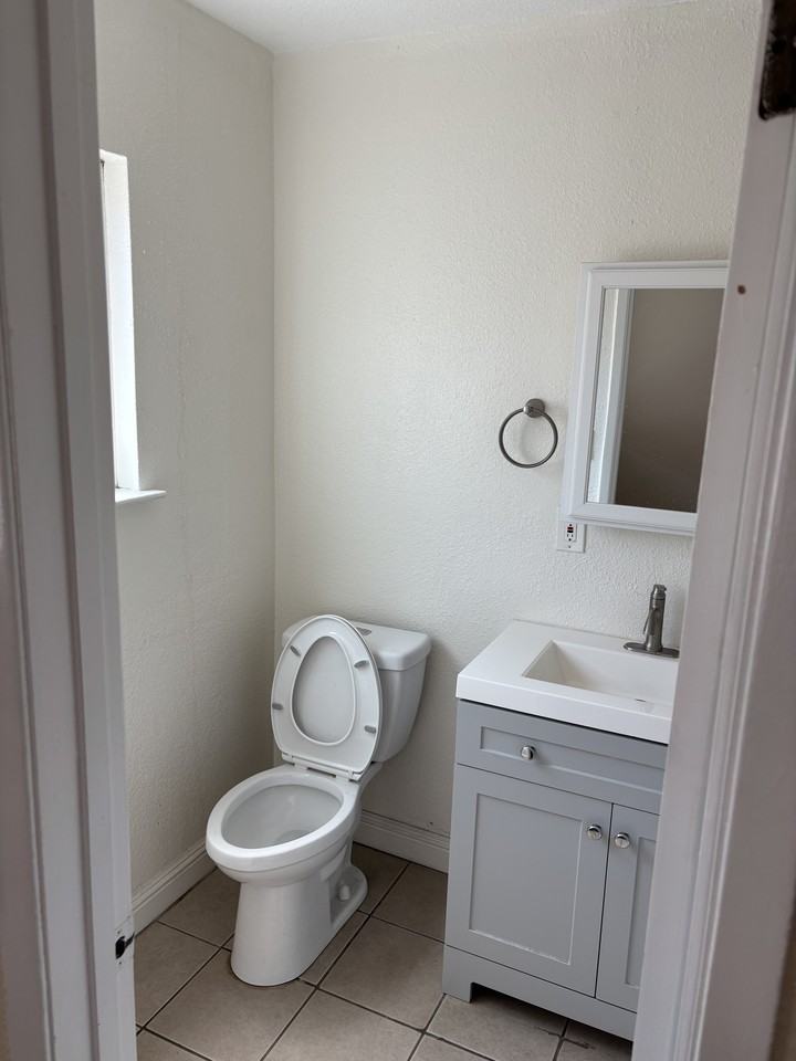 685 Iris Ave #34 - Photo 5 of 10