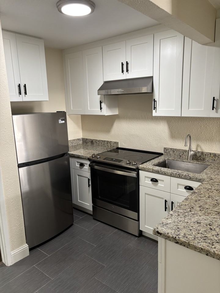 685 Iris Ave #34 - Photo 7 of 10