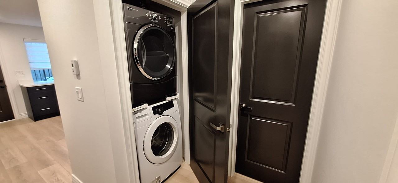 1586 Manning Avenue - Photo 3 of 12