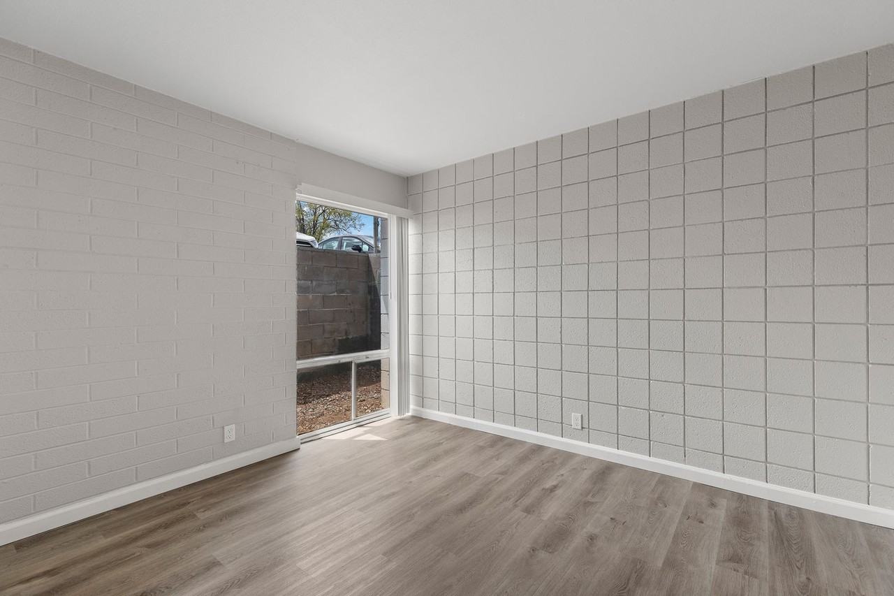 Venture on Elden - Photo 7 of 17