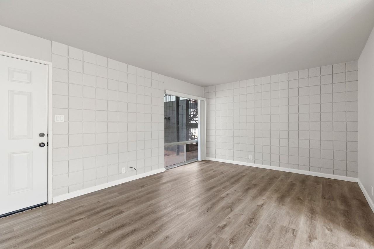 Venture on Elden - Photo 6 of 34