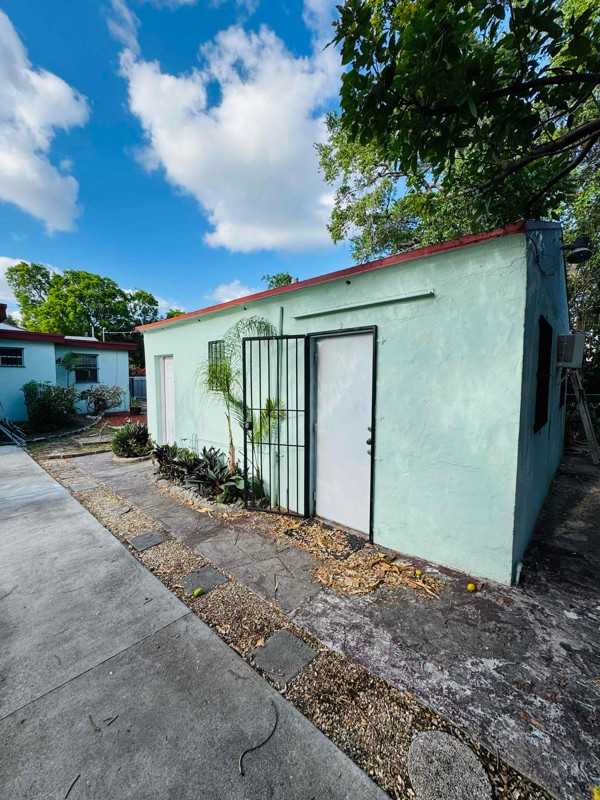 1810 Sw 24th Ter #3 - Photo 2 of 13