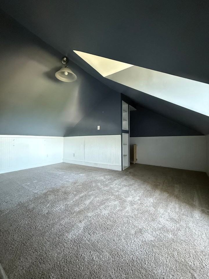 481 Manor St - Photo 6 of 11