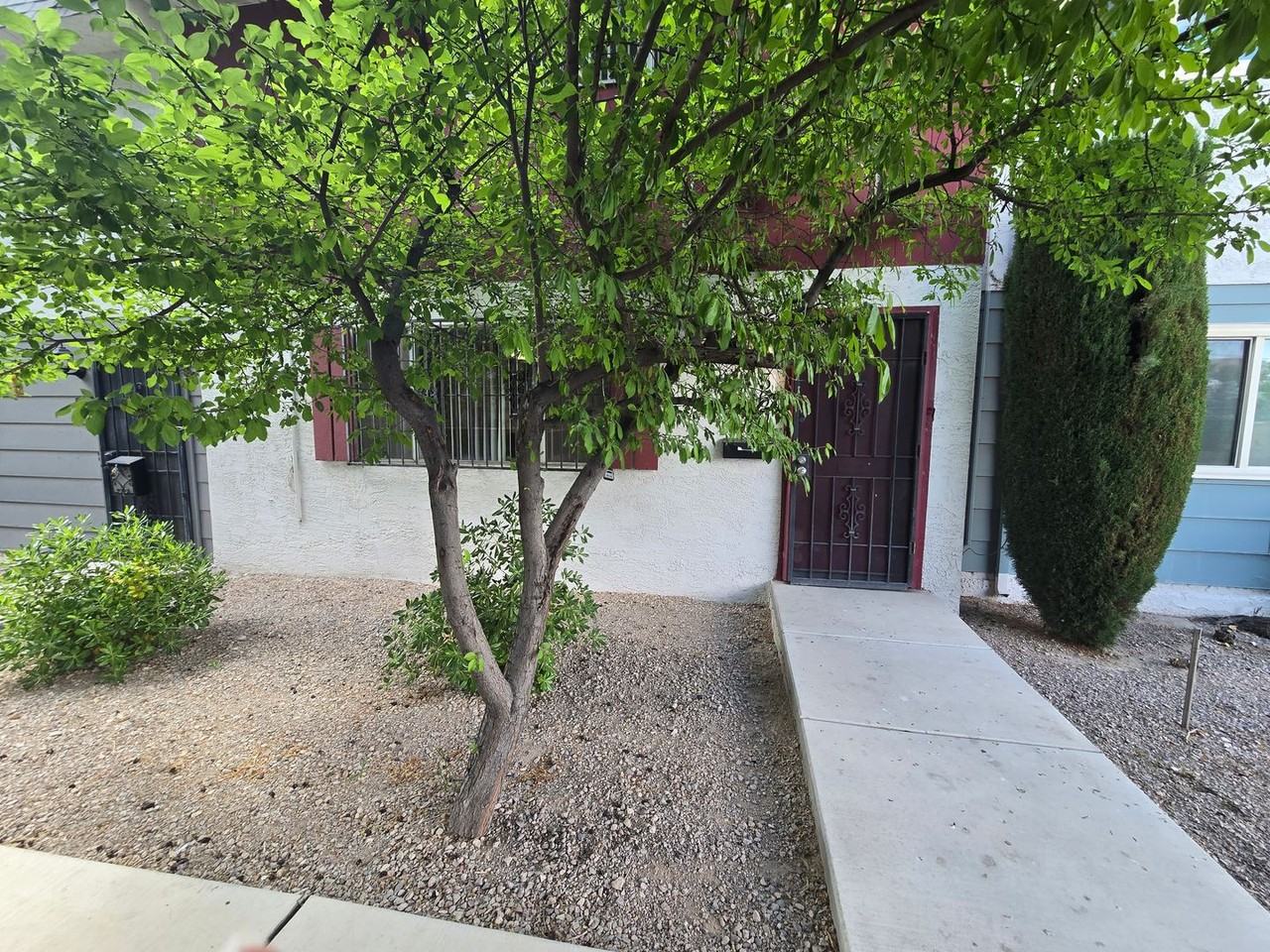 560 Greenbriar Townhouse Way - Photo 2 of 23