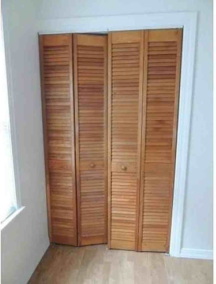 925 N Twyckenham Dr - Photo 2 of 13