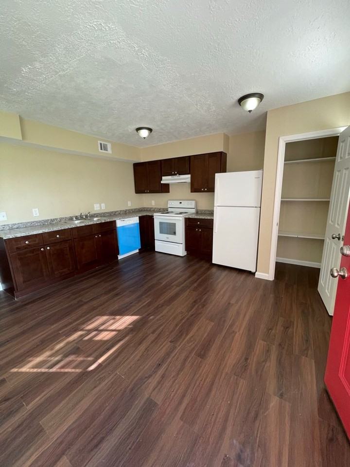 Main Plaza Apartments - Photo 2 of 22