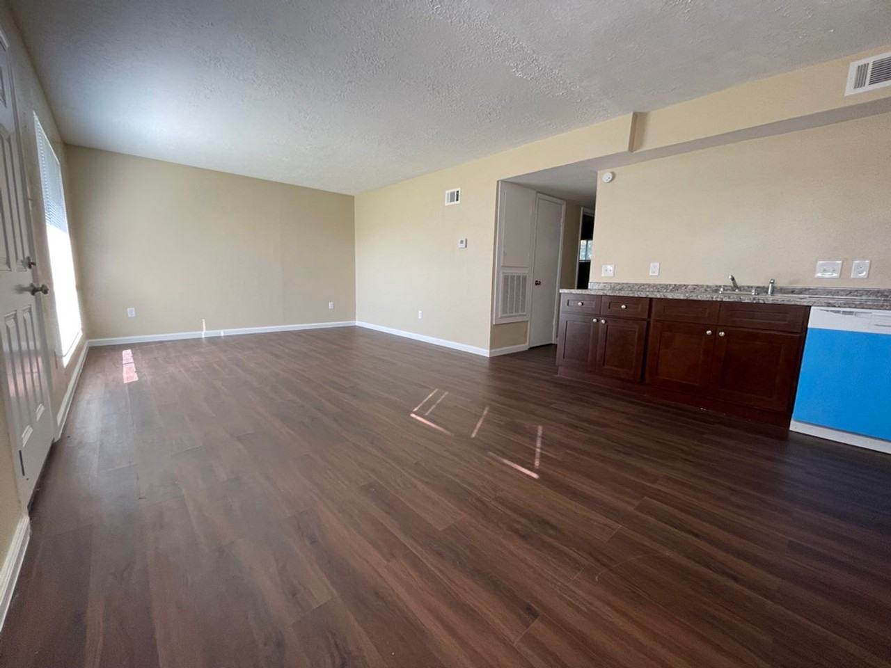 Main Plaza Apartments - Photo 4 of 22