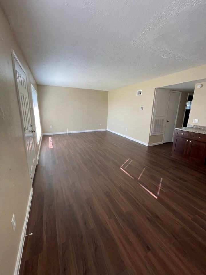 Main Plaza Apartments - Photo 5 of 22