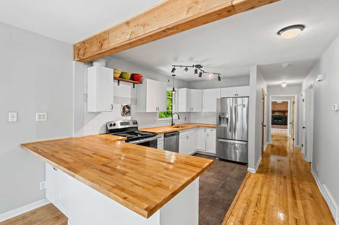 1403 Lincoln St - Photo 3 of 20