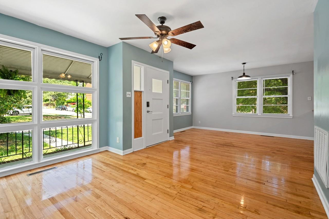 1403 Lincoln St - Photo 4 of 20