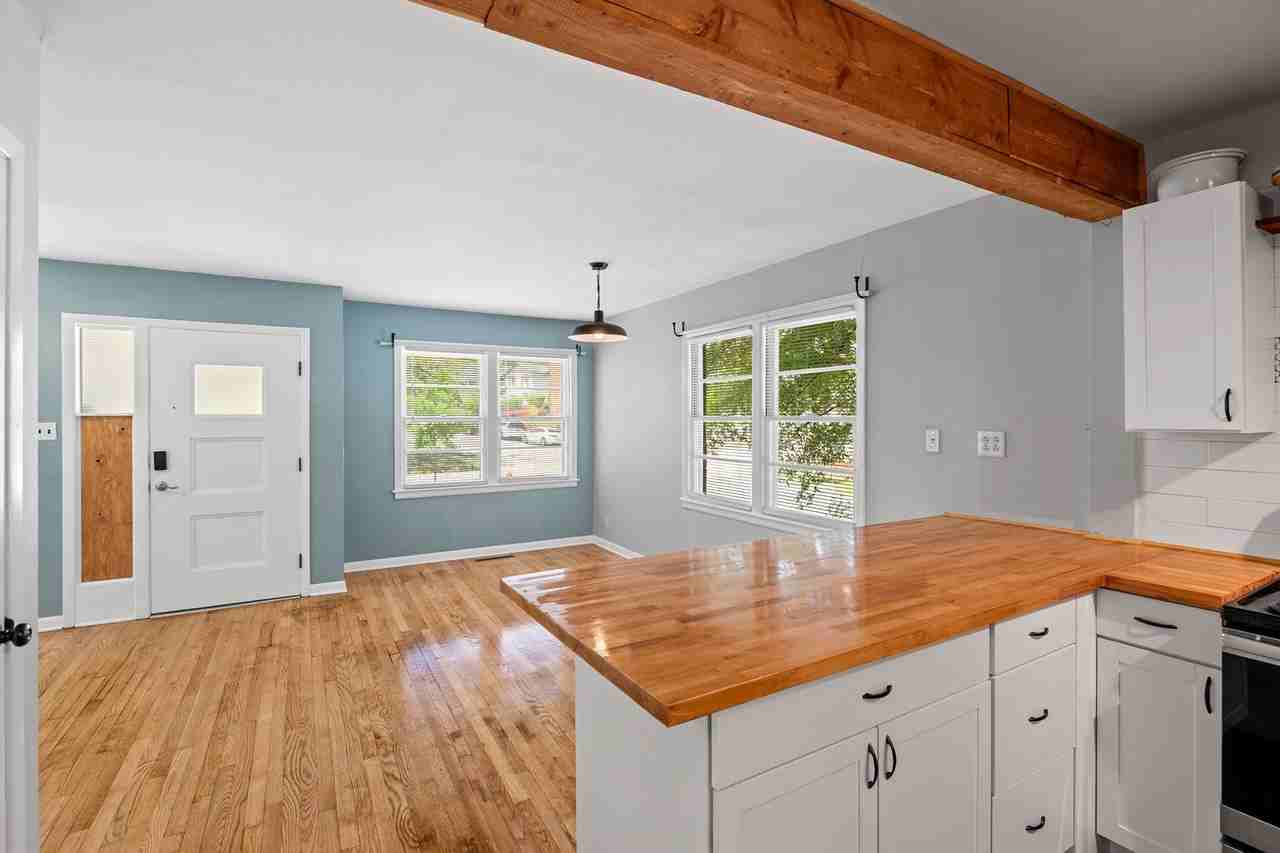 1403 Lincoln St - Photo 5 of 20