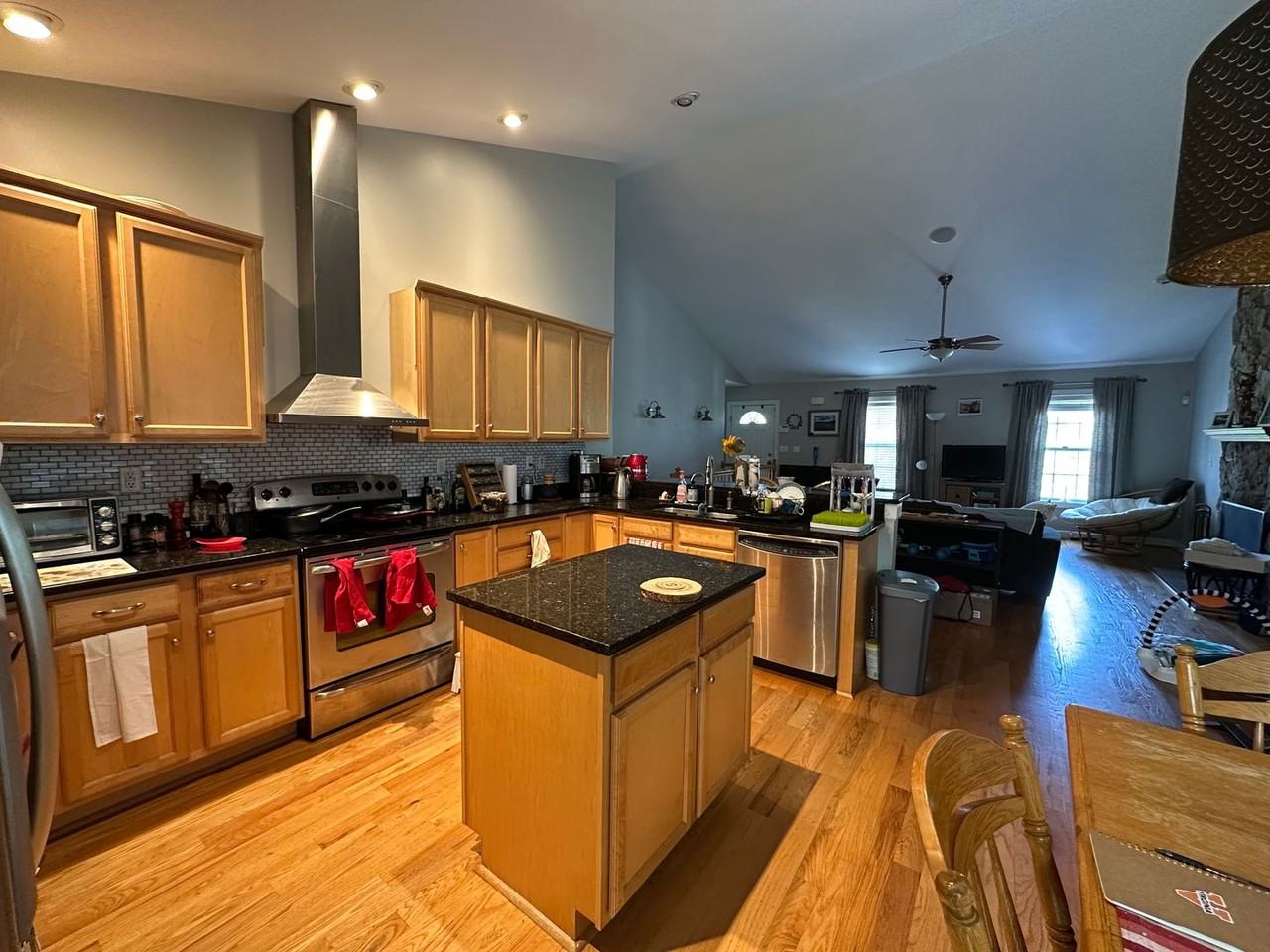 1001 Hayrake Ln - Photo 3 of 31